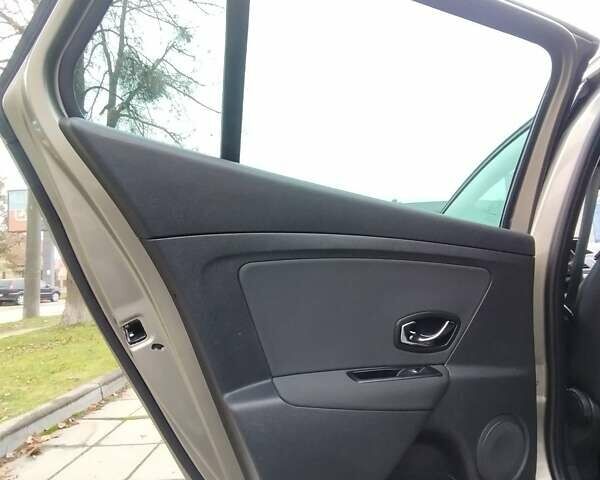Бежевый Рено Меган, объемом двигателя 1.46 л и пробегом 250 тыс. км за 8500 $, фото 11 на Automoto.ua