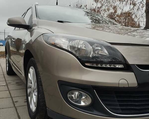 Бежевый Рено Меган, объемом двигателя 1.46 л и пробегом 250 тыс. км за 8500 $, фото 50 на Automoto.ua