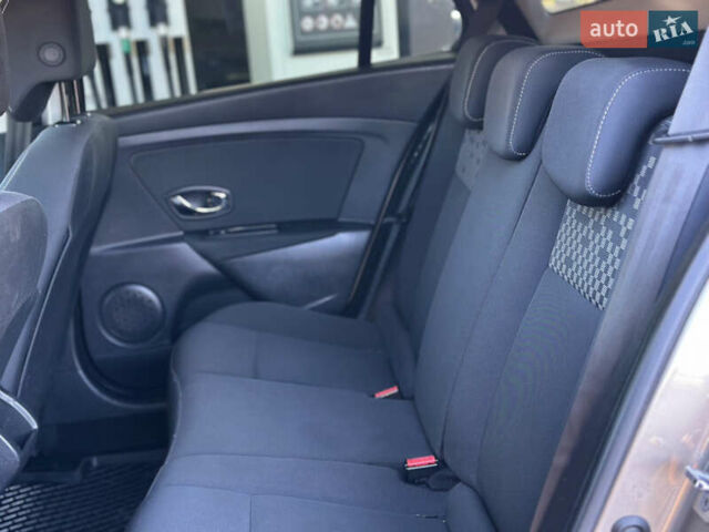 Бежевий Рено Меган, об'ємом двигуна 1.46 л та пробігом 246 тис. км за 6990 $, фото 52 на Automoto.ua