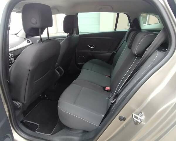 Бежевый Рено Меган, объемом двигателя 1.46 л и пробегом 250 тыс. км за 8500 $, фото 10 на Automoto.ua