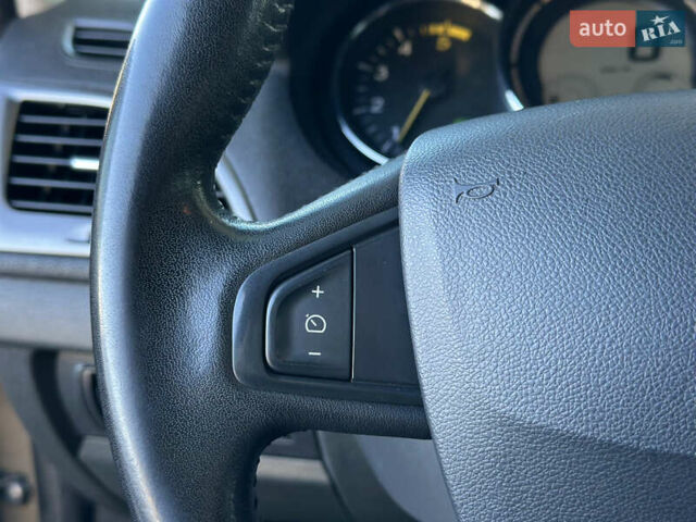 Бежевий Рено Меган, об'ємом двигуна 1.46 л та пробігом 246 тис. км за 6990 $, фото 39 на Automoto.ua