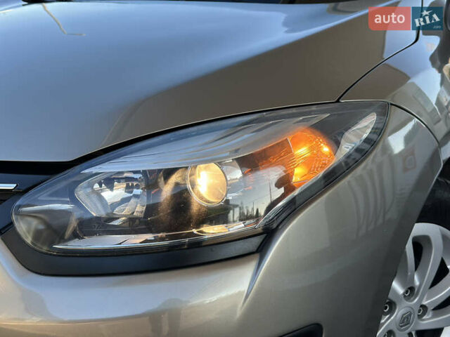 Бежевий Рено Меган, об'ємом двигуна 1.46 л та пробігом 246 тис. км за 6990 $, фото 18 на Automoto.ua