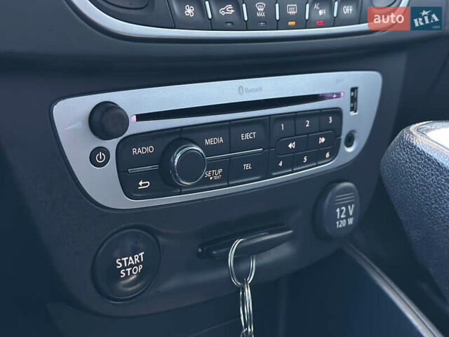 Бежевий Рено Меган, об'ємом двигуна 1.46 л та пробігом 246 тис. км за 6990 $, фото 44 на Automoto.ua