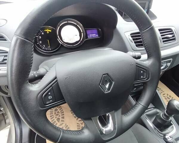 Бежевый Рено Меган, объемом двигателя 1.46 л и пробегом 250 тыс. км за 8500 $, фото 20 на Automoto.ua