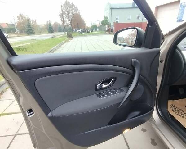 Бежевый Рено Меган, объемом двигателя 1.46 л и пробегом 250 тыс. км за 8500 $, фото 18 на Automoto.ua