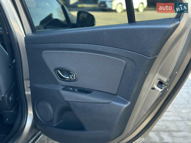 Бежевий Рено Меган, об'ємом двигуна 1.46 л та пробігом 246 тис. км за 6990 $, фото 53 на Automoto.ua