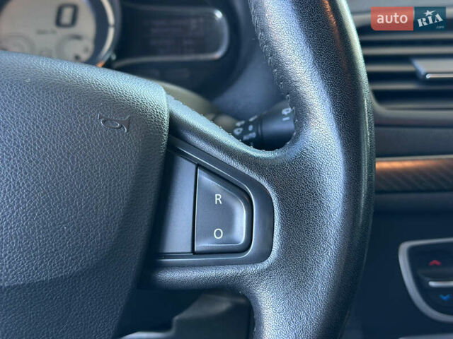 Бежевий Рено Меган, об'ємом двигуна 1.46 л та пробігом 246 тис. км за 6990 $, фото 40 на Automoto.ua