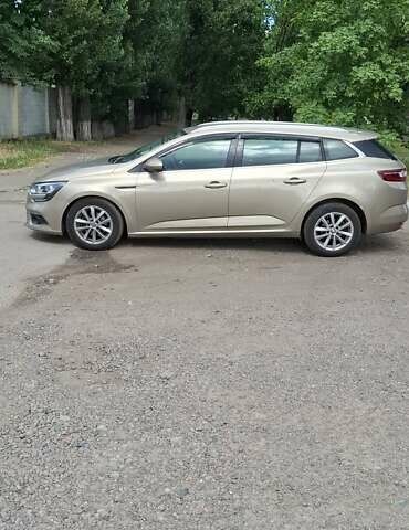 Бежевый Рено Меган, объемом двигателя 1.46 л и пробегом 261 тыс. км за 12500 $, фото 3 на Automoto.ua