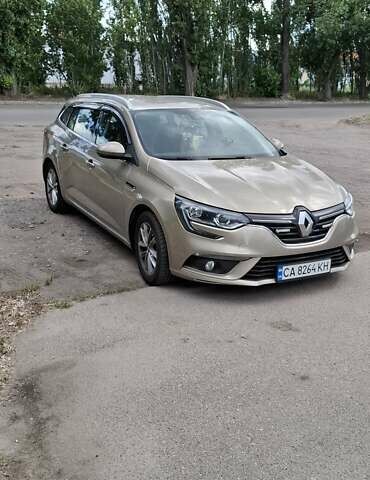 Бежевый Рено Меган, объемом двигателя 1.46 л и пробегом 261 тыс. км за 12500 $, фото 2 на Automoto.ua