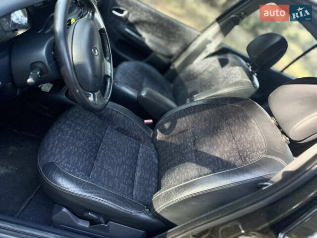 Чорний Рено Меган, об'ємом двигуна 1.6 л та пробігом 169 тис. км за 2800 $, фото 12 на Automoto.ua