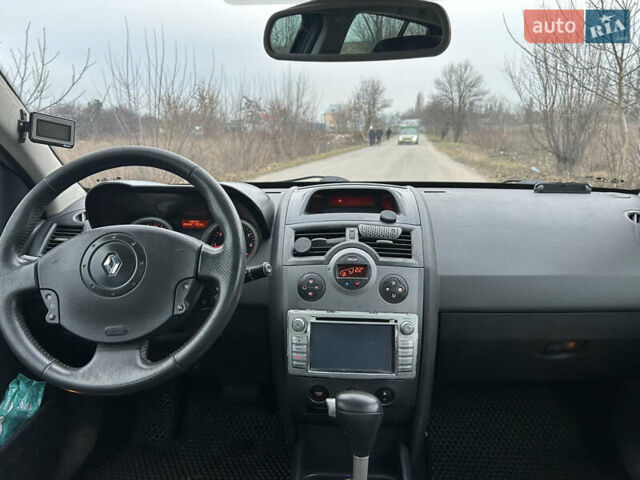 Черный Рено Меган, объемом двигателя 2 л и пробегом 250 тыс. км за 4400 $, фото 11 на Automoto.ua
