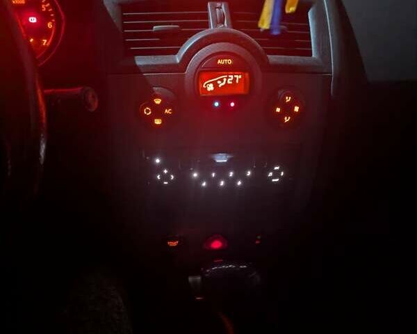 Чорний Рено Меган, об'ємом двигуна 2 л та пробігом 236 тис. км за 4300 $, фото 3 на Automoto.ua