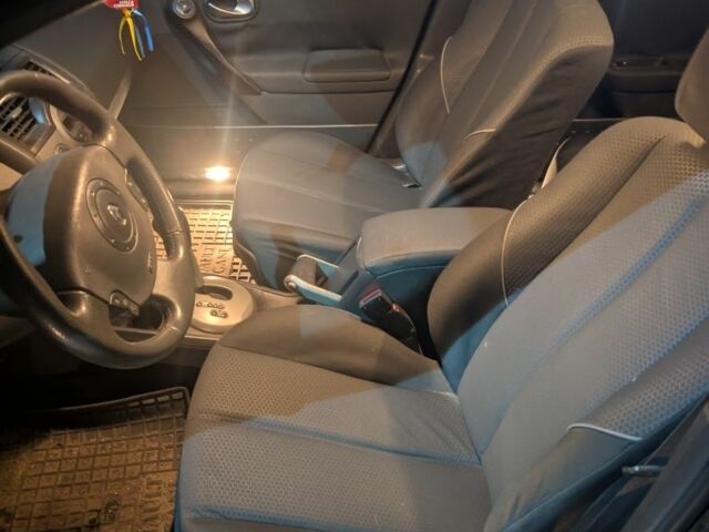Чорний Рено Меган, об'ємом двигуна 2 л та пробігом 236 тис. км за 4300 $, фото 3 на Automoto.ua