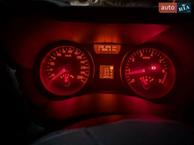 Чорний Рено Меган, об'ємом двигуна 2 л та пробігом 236 тис. км за 4300 $, фото 5 на Automoto.ua