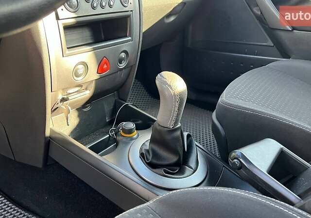 Чорний Рено Меган, об'ємом двигуна 1.6 л та пробігом 255 тис. км за 5290 $, фото 18 на Automoto.ua