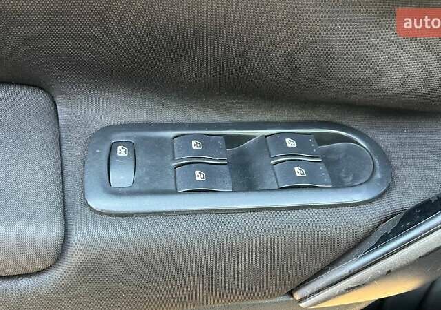 Чорний Рено Меган, об'ємом двигуна 1.6 л та пробігом 255 тис. км за 5290 $, фото 11 на Automoto.ua