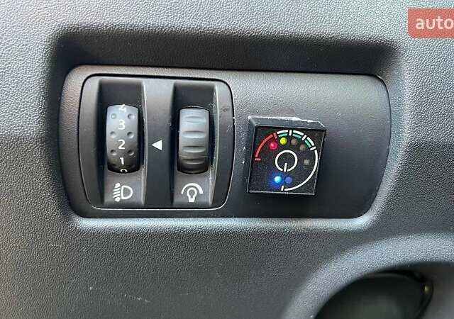 Чорний Рено Меган, об'ємом двигуна 1.6 л та пробігом 255 тис. км за 5290 $, фото 13 на Automoto.ua