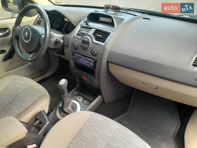 Черный Рено Меган, объемом двигателя 1.6 л и пробегом 300 тыс. км за 4300 $, фото 7 на Automoto.ua