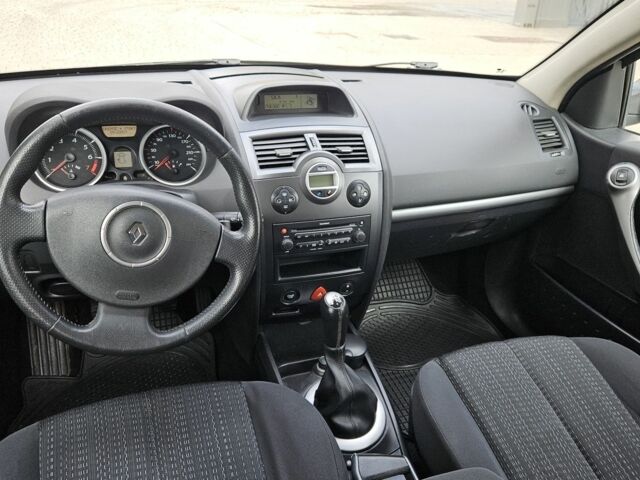 Черный Рено Меган, объемом двигателя 1.6 л и пробегом 198 тыс. км за 4750 $, фото 4 на Automoto.ua