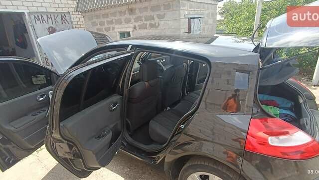 Черный Рено Меган, объемом двигателя 2 л и пробегом 270 тыс. км за 4700 $, фото 4 на Automoto.ua