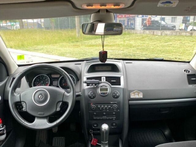 Чорний Рено Меган, об'ємом двигуна 1.6 л та пробігом 323 тис. км за 4500 $, фото 4 на Automoto.ua