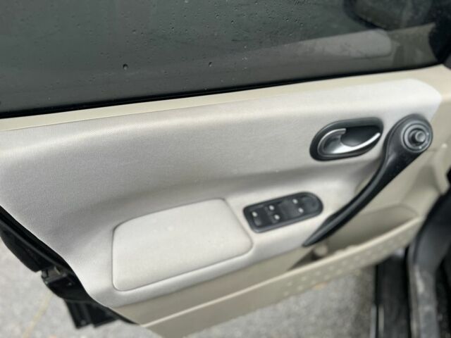 Черный Рено Меган, объемом двигателя 1.5 л и пробегом 261 тыс. км за 3250 $, фото 12 на Automoto.ua