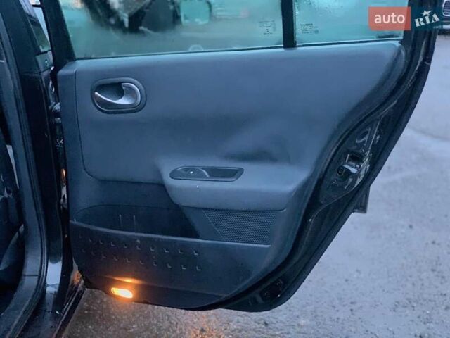 Чорний Рено Меган, об'ємом двигуна 1.6 л та пробігом 323 тис. км за 4990 $, фото 28 на Automoto.ua