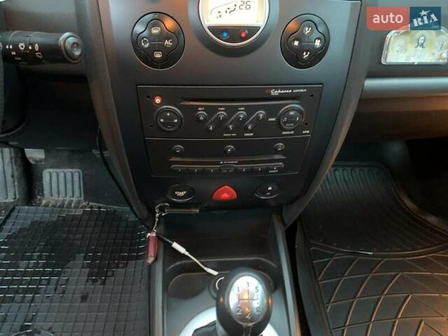 Чорний Рено Меган, об'ємом двигуна 1.6 л та пробігом 323 тис. км за 4990 $, фото 13 на Automoto.ua