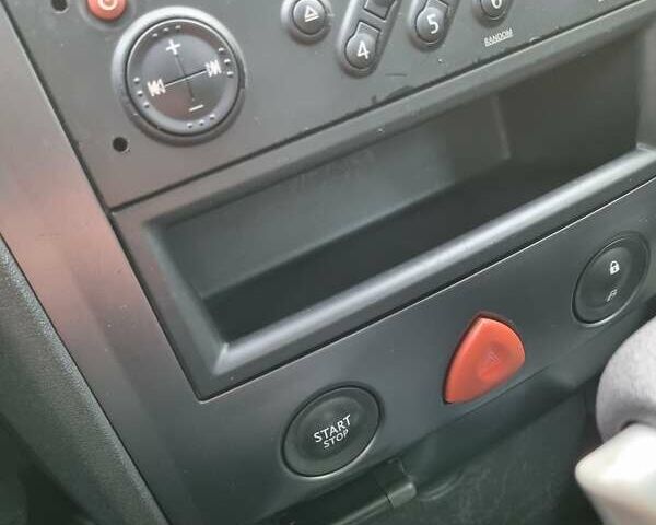 Чорний Рено Меган, об'ємом двигуна 1.6 л та пробігом 120 тис. км за 4700 $, фото 22 на Automoto.ua