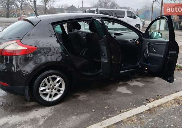 Черный Рено Меган, объемом двигателя 1.5 л и пробегом 241 тыс. км за 5900 $, фото 1 на Automoto.ua