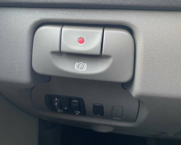 Черный Рено Меган, объемом двигателя 1.6 л и пробегом 201 тыс. км за 6300 $, фото 8 на Automoto.ua