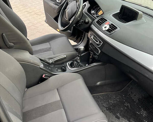 Чорний Рено Меган, об'ємом двигуна 1.6 л та пробігом 251 тис. км за 6800 $, фото 8 на Automoto.ua