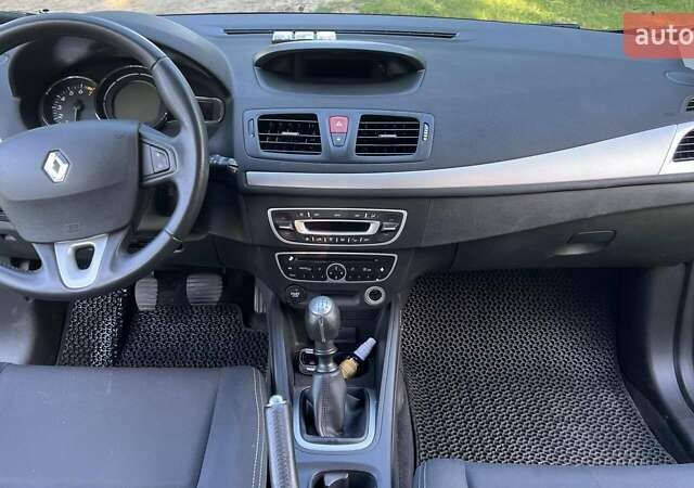 Чорний Рено Меган, об'ємом двигуна 1.6 л та пробігом 214 тис. км за 7500 $, фото 9 на Automoto.ua