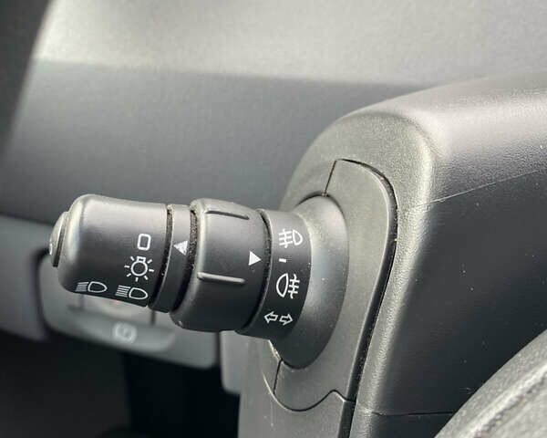 Черный Рено Меган, объемом двигателя 1.6 л и пробегом 201 тыс. км за 6300 $, фото 9 на Automoto.ua