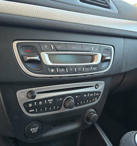 Черный Рено Меган, объемом двигателя 1.4 л и пробегом 220 тыс. км за 7200 $, фото 18 на Automoto.ua