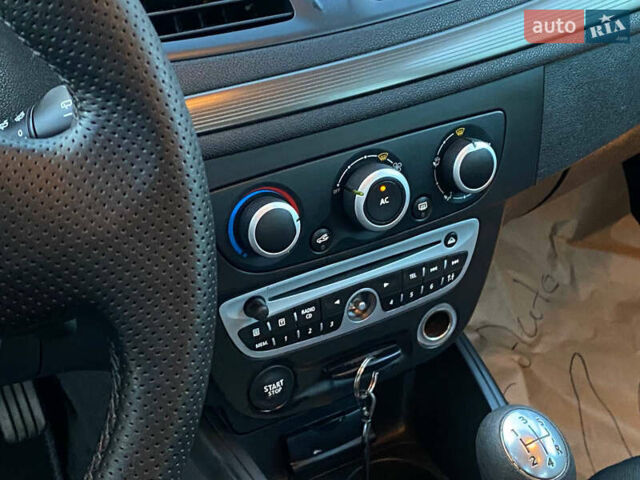 Рено Меган 2009 у Самборе на Automoto.ua Чорний Рено Меган, об'ємом двигуна 1.6 л та пробігом 208 тис. км за 6499 $, фото 74 на Automoto.ua
