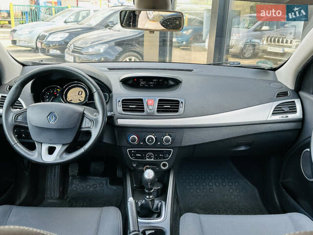 Рено Меган 2009 у Харкові на Automoto.ua Чорний Рено Меган, об'ємом двигуна 1.6 л та пробігом 184 тис. км за 7100 $, фото 17 на Automoto.ua