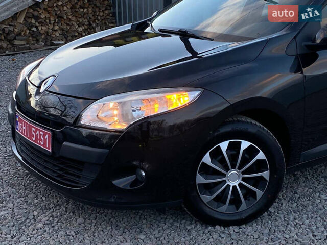 Рено Меган 2009 у Самборе на Automoto.ua Чорний Рено Меган, об'ємом двигуна 1.6 л та пробігом 208 тис. км за 6499 $, фото 20 на Automoto.ua