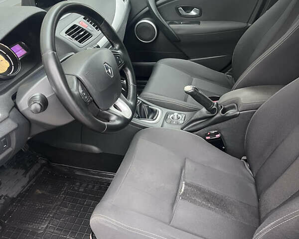 Чорний Рено Меган, об'ємом двигуна 1.46 л та пробігом 322 тис. км за 5000 $, фото 8 на Automoto.ua