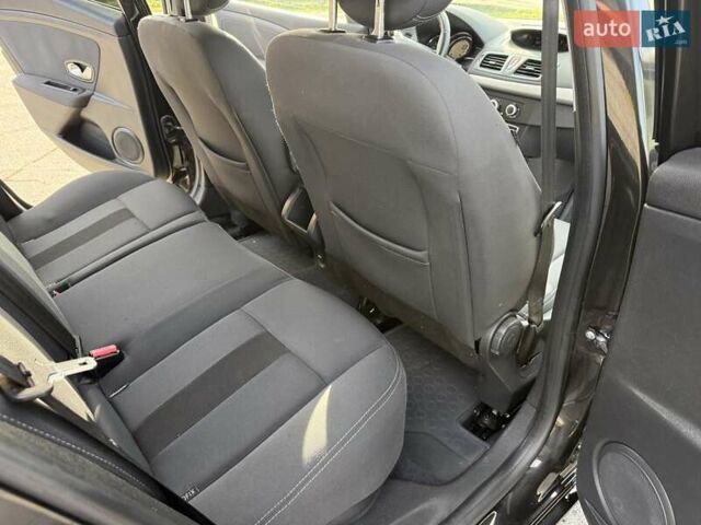 Черный Рено Меган, объемом двигателя 1.6 л и пробегом 184 тыс. км за 6800 $, фото 16 на Automoto.ua