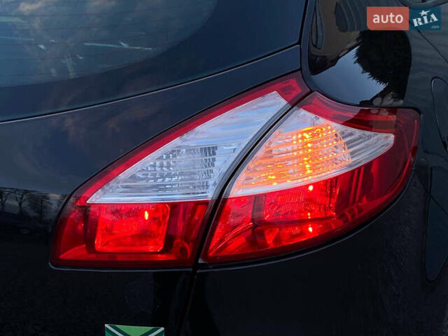 Рено Меган 2009 у Самборе на Automoto.ua Чорний Рено Меган, об'ємом двигуна 1.6 л та пробігом 208 тис. км за 6499 $, фото 63 на Automoto.ua