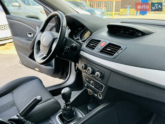 Рено Меган 2009 у Харкові на Automoto.ua Чорний Рено Меган, об'ємом двигуна 1.6 л та пробігом 184 тис. км за 7100 $, фото 30 на Automoto.ua