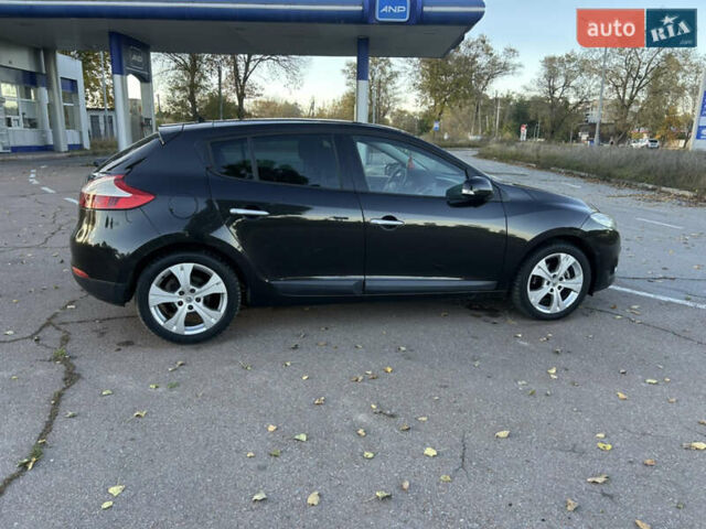 Рено Меган 2009 в Сарнах на Automoto.ua Черный Рено Меган, объемом двигателя 1.9 л и пробегом 310 тыс. км за 6200 $, фото 8 на Automoto.ua