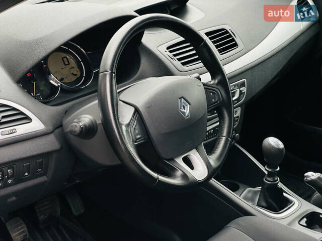 Рено Меган 2009 в Харькове на Automoto.ua Черный Рено Меган, объемом двигателя 1.6 л и пробегом 225 тыс. км за 7600 $, фото 37 на Automoto.ua