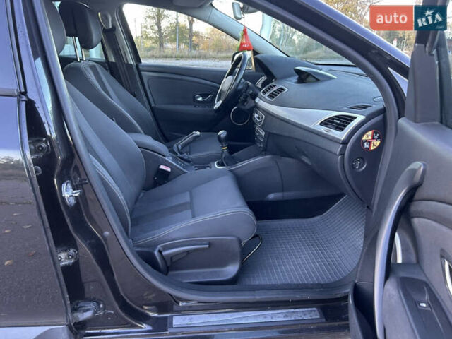 Рено Меган 2009 в Сарнах на Automoto.ua Черный Рено Меган, объемом двигателя 1.9 л и пробегом 310 тыс. км за 6200 $, фото 17 на Automoto.ua