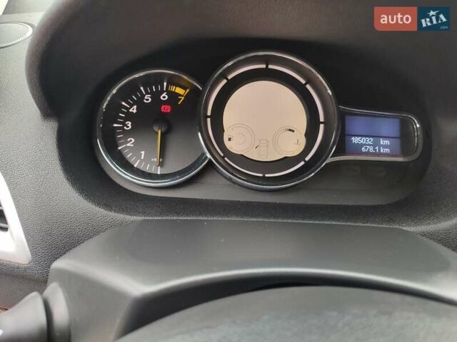 Черный Рено Меган, объемом двигателя 1.6 л и пробегом 185 тыс. км за 7200 $, фото 17 на Automoto.ua
