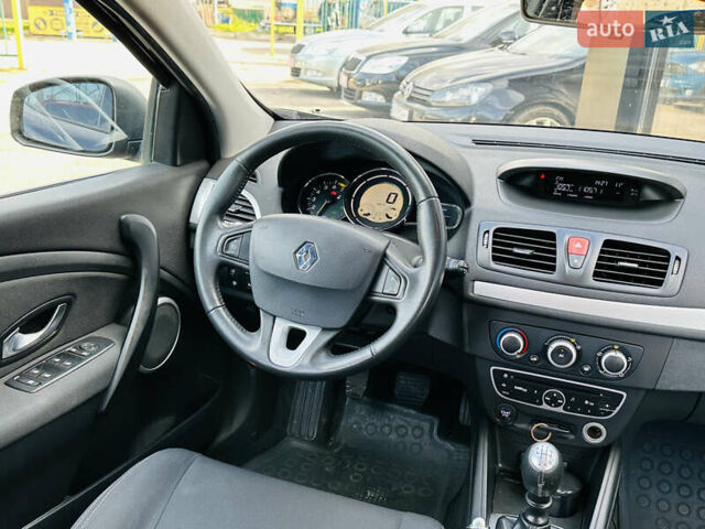 Рено Меган 2009 у Харкові на Automoto.ua Чорний Рено Меган, об'ємом двигуна 1.6 л та пробігом 184 тис. км за 7100 $, фото 18 на Automoto.ua