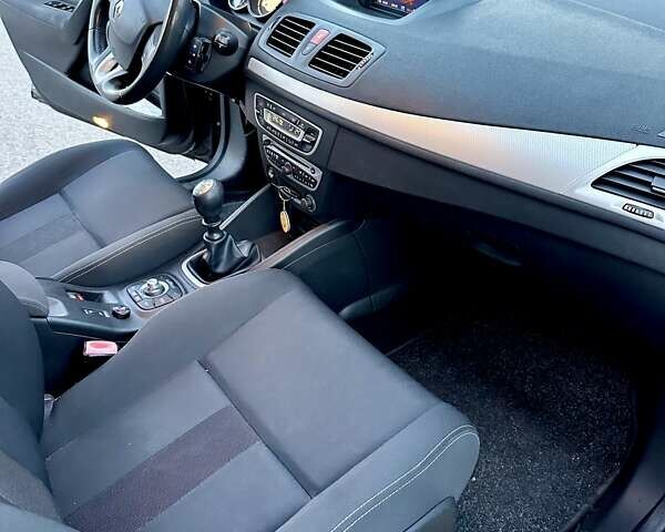Рено Меган 2009 в Львове на Automoto.ua Черный Рено Меган, объемом двигателя 1.6 л и пробегом 160 тыс. км за 7500 $, фото 12 на Automoto.ua