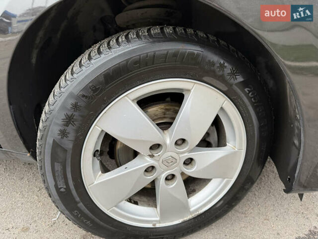 Черный Рено Меган, объемом двигателя 1.5 л и пробегом 261 тыс. км за 5500 $, фото 6 на Automoto.ua