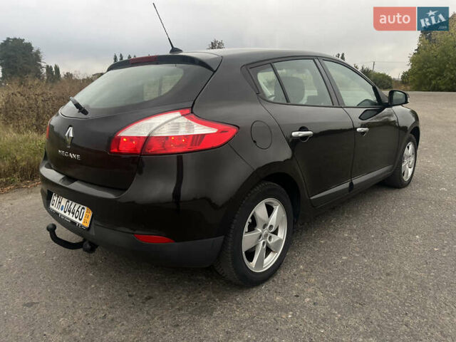 Рено Меган 2009 у Сумах на Automoto.ua Чорний Рено Меган, об'ємом двигуна 1.6 л та пробігом 181 тис. км за 7200 $, фото 4 на Automoto.ua